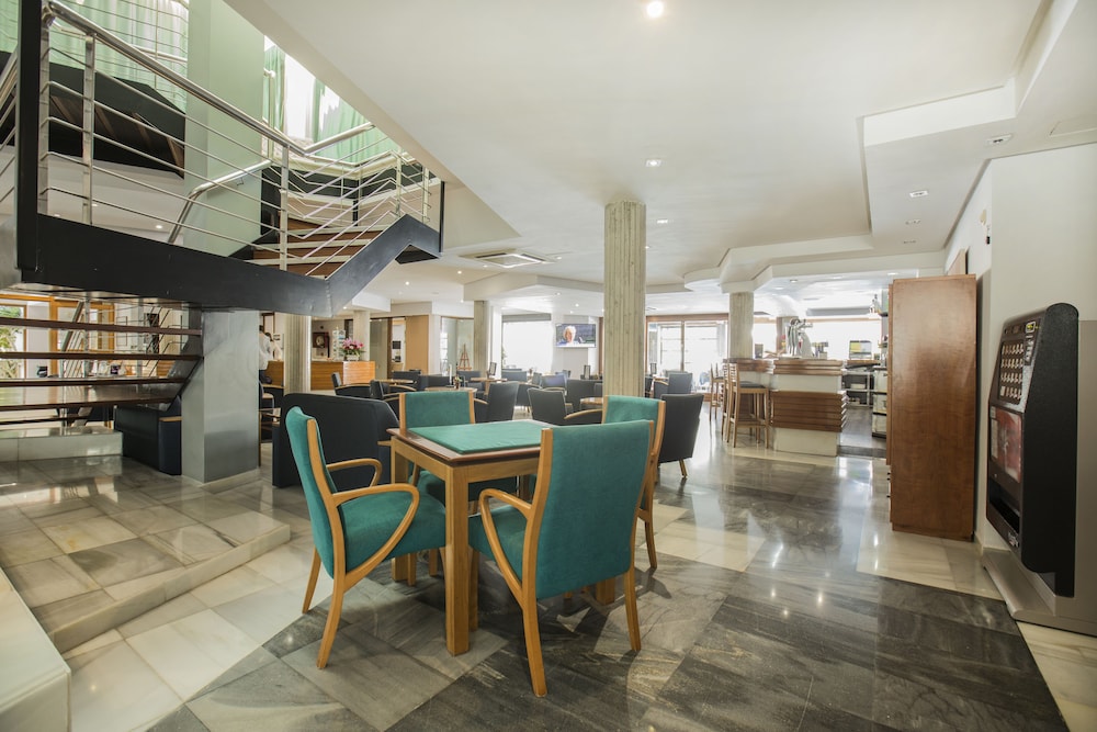 Aparthotel Flora — Restaurant & bars in Puerto Pollensa, Balearic Islands
