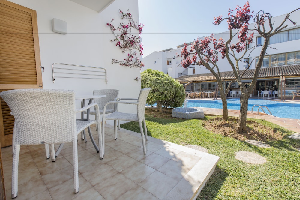Aparthotel Flora — Swimming pool in Puerto Pollensa, Balearic Islands