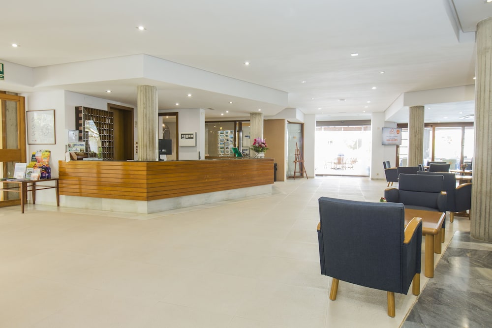 Aparthotel Flora — Hotel building in Puerto Pollensa, Balearic Islands