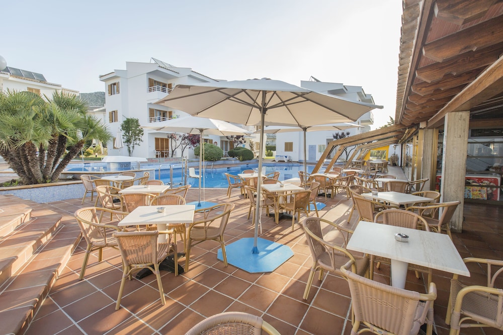 Aparthotel Flora — Restaurant & bars in Puerto Pollensa, Balearic Islands