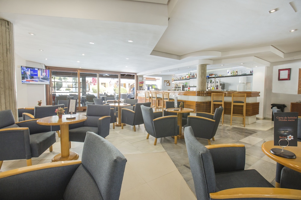 Aparthotel Flora — Restaurant & bars in Puerto Pollensa, Balearic Islands