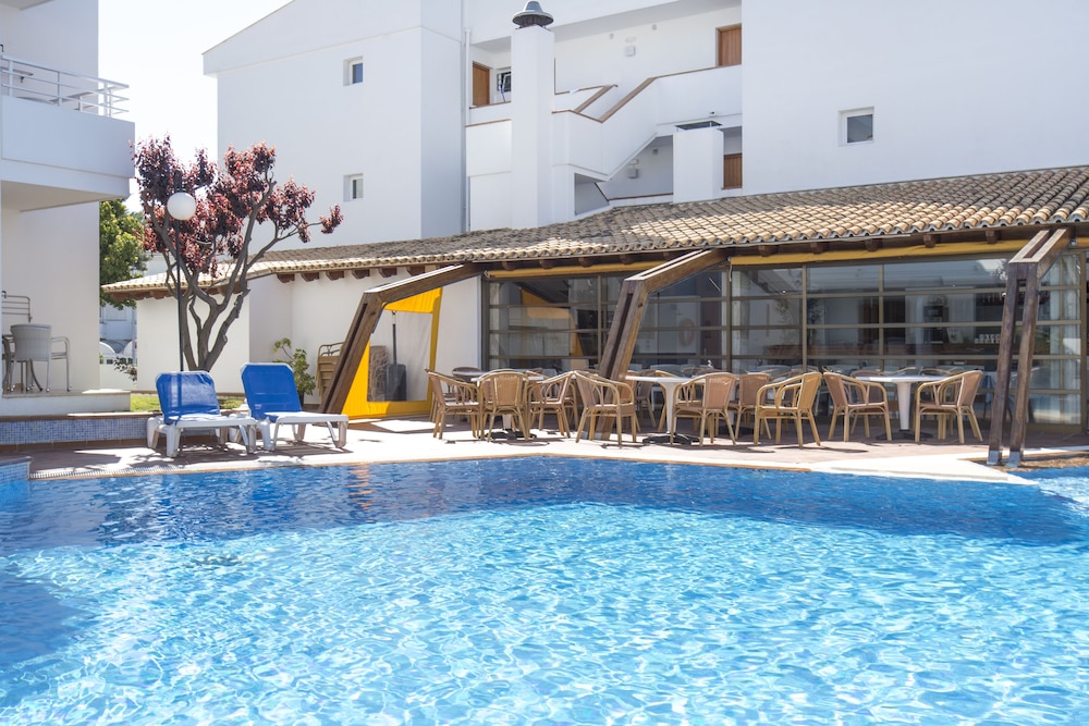 Aparthotel Flora — Swimming pool in Puerto Pollensa, Balearic Islands