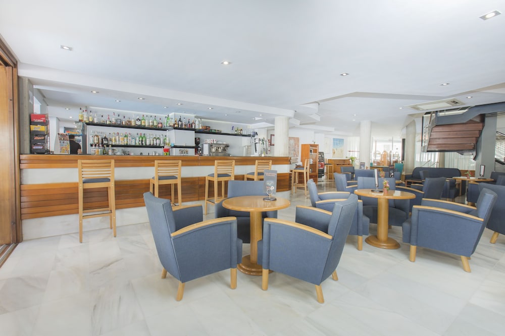 Aparthotel Flora — Restaurant & bars in Puerto Pollensa, Balearic Islands