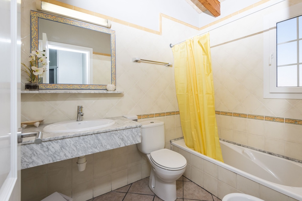 Villas Maribel Menorca — Hotel rooms in Cala Blanca, Balearic Islands
