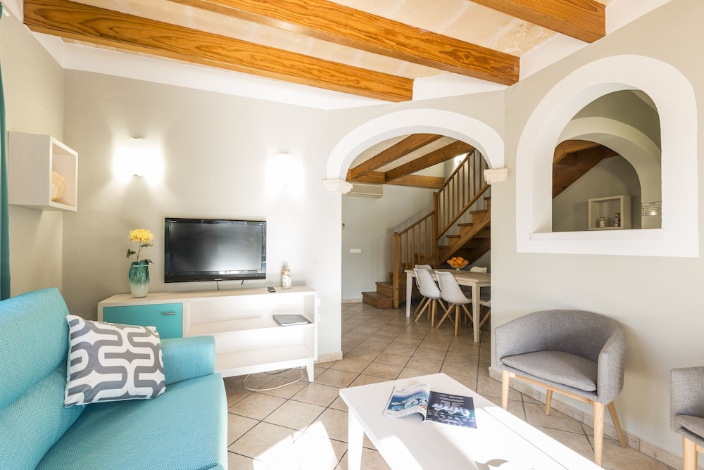Villas Maribel Menorca — Hotel rooms in Cala Blanca, Balearic Islands