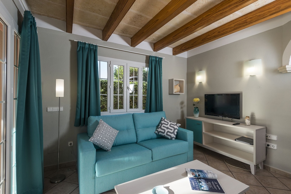 Villas Maribel Menorca — Hotel rooms in Cala Blanca, Balearic Islands