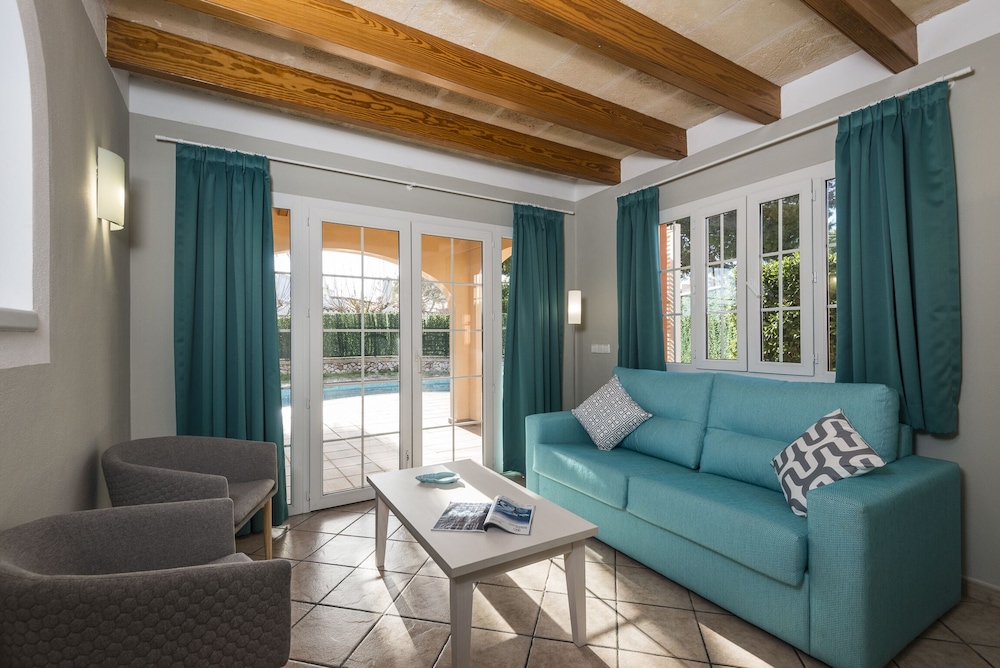 Villas Maribel Menorca — Hotel rooms in Cala Blanca, Balearic Islands