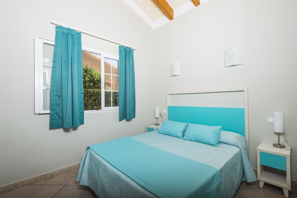 Villas Maribel Menorca — Hotel rooms in Cala Blanca, Balearic Islands