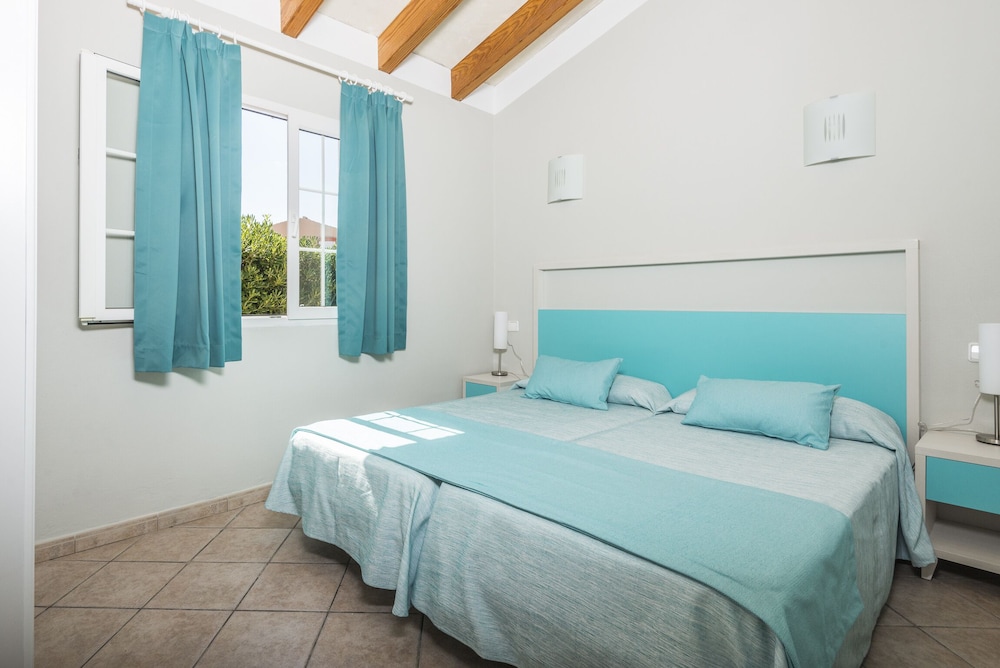 Villas Maribel Menorca — Hotel rooms in Cala Blanca, Balearic Islands