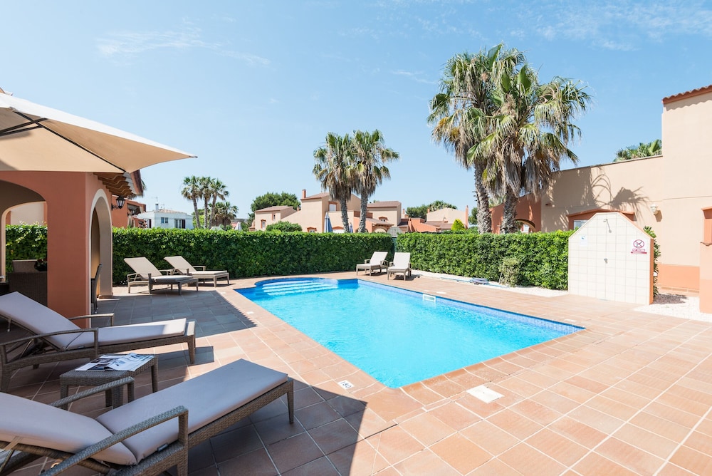 Villas Maribel Menorca — Swimming pool in Cala Blanca, Balearic Islands