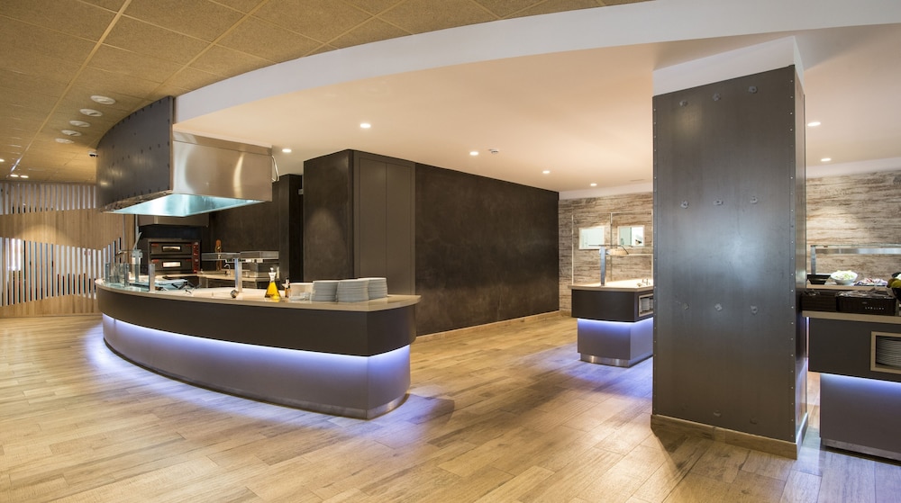 Apartamentos California — Restaurant & bars in Salou, Catalonia