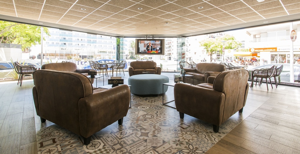 Apartamentos California — Restaurant & bars in Salou, Catalonia