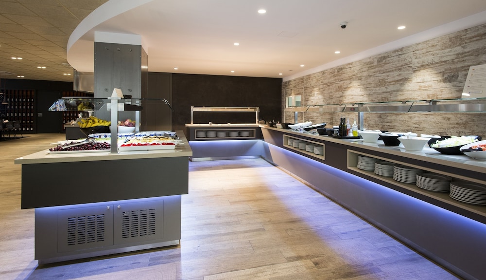 Apartamentos California — Restaurant & bars in Salou, Catalonia