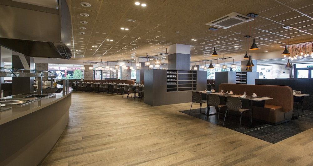 Apartamentos California — Restaurant & bars in Salou, Catalonia