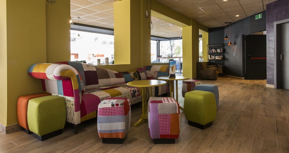 Apartamentos California — Restaurant & bars in Salou, Catalonia