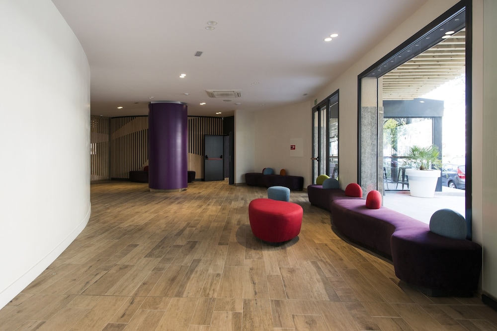 Apartamentos California — Hotel building in Salou, Catalonia