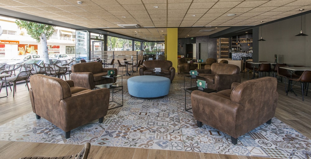 Apartamentos California — Restaurant & bars in Salou, Catalonia