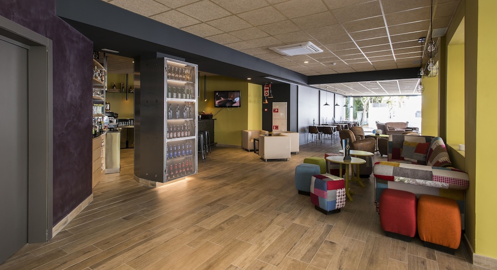 Apartamentos California — Restaurant & bars in Salou, Catalonia