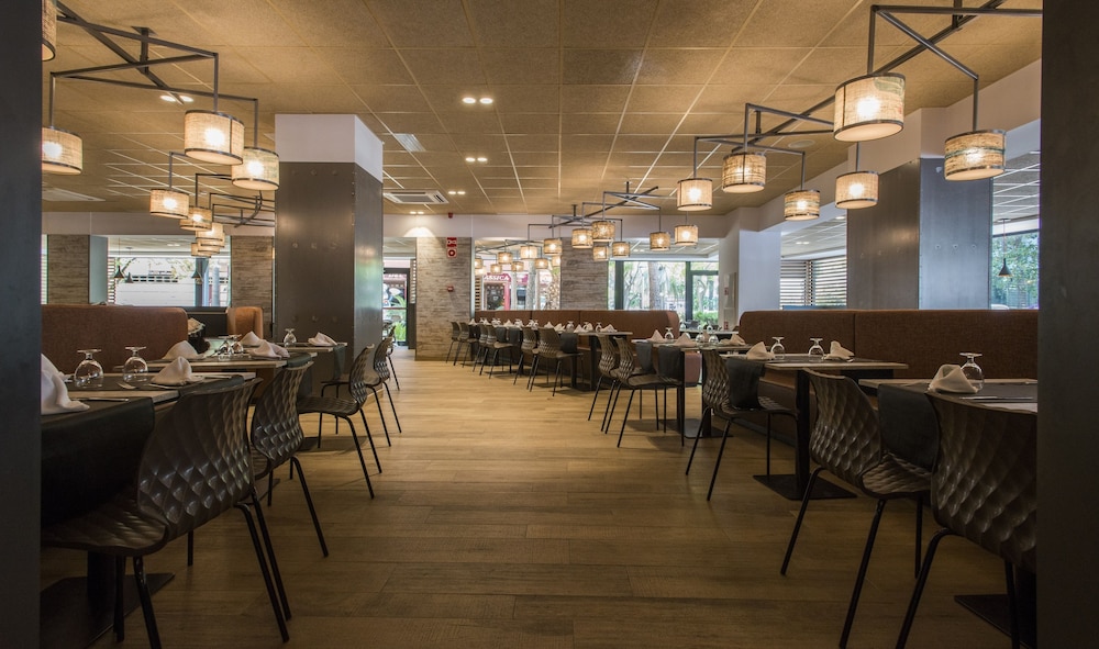 Apartamentos California — Restaurant & bars in Salou, Catalonia