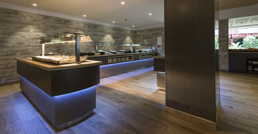 Apartamentos California — Restaurant & bars in Salou, Catalonia