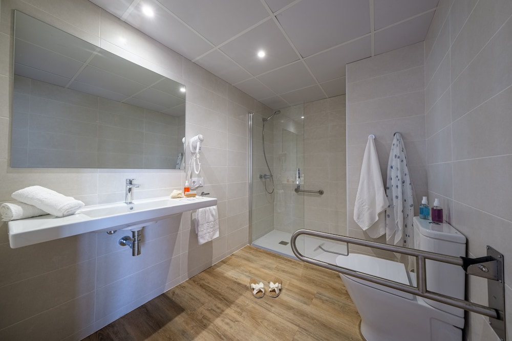 Apartamentos California — Hotel rooms in Salou, Catalonia