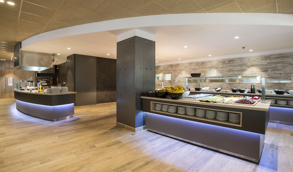 Apartamentos California — Restaurant & bars in Salou, Catalonia