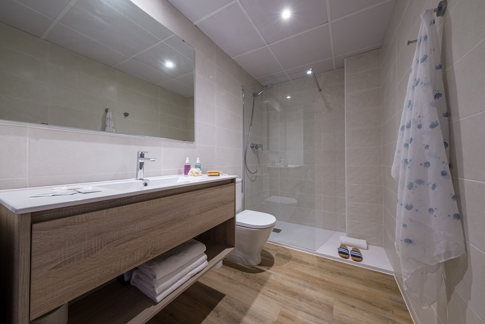 Apartamentos California — Hotel rooms in Salou, Catalonia