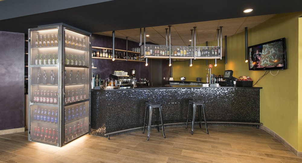 Apartamentos California — Restaurant & bars in Salou, Catalonia