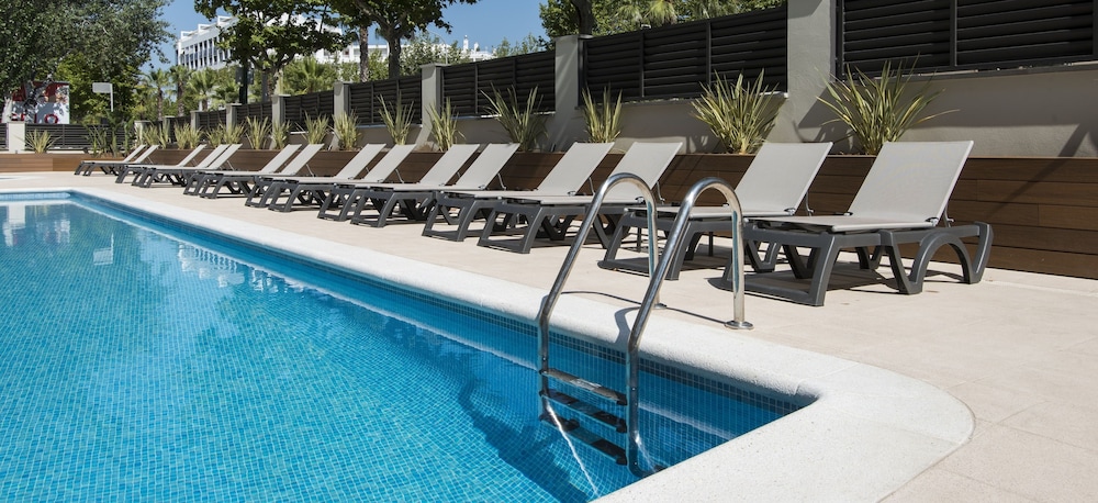 Apartamentos California — Main photo in Salou, Catalonia
