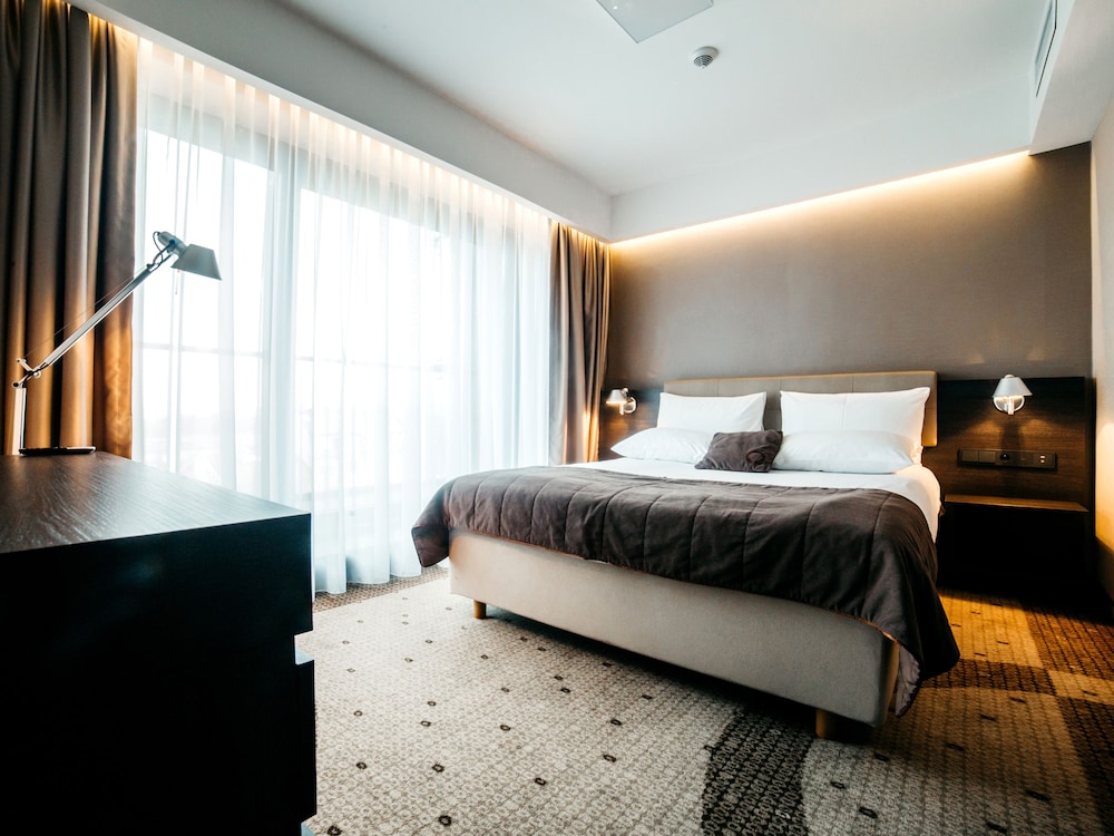 Q Hotel Plus Krakow — Hotel rooms in Krakow, Lesser Poland