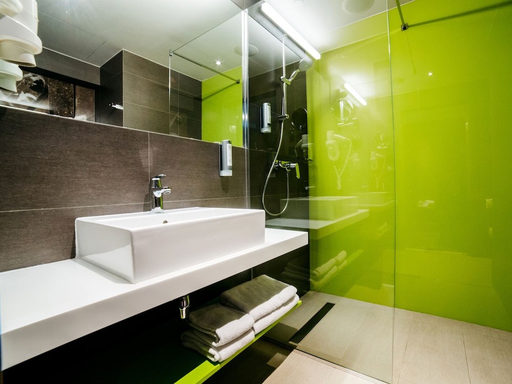 Q Hotel Plus Krakow — Hotel rooms in Krakow, Lesser Poland