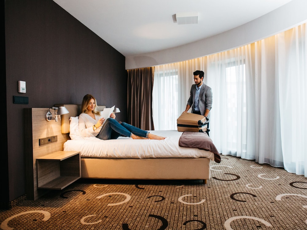 Q Hotel Plus Krakow — Hotel rooms in Krakow, Lesser Poland
