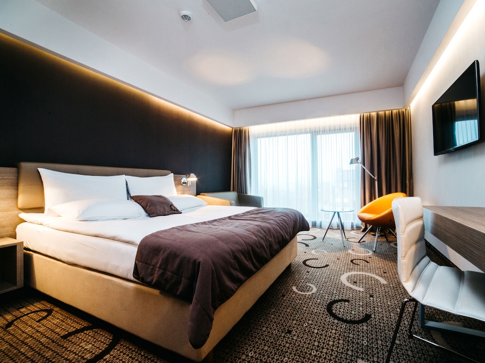 Q Hotel Plus Krakow — Hotel rooms in Krakow, Lesser Poland