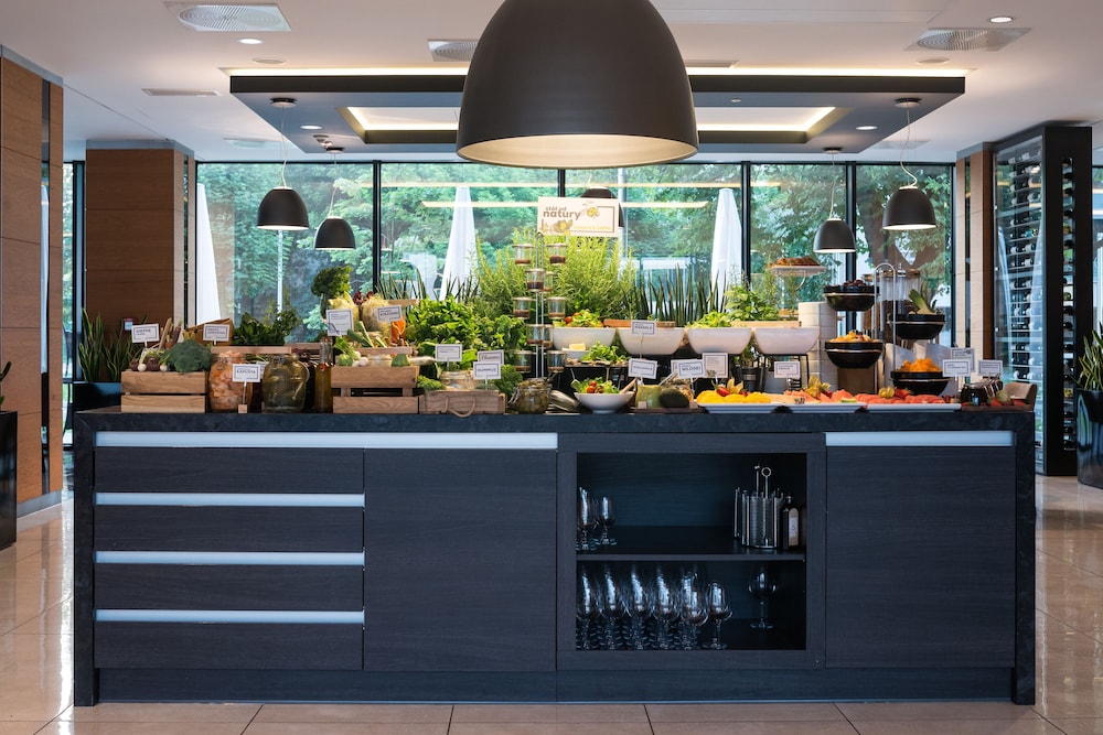 Q Hotel Plus Krakow — Restaurant & bars in Krakow, Lesser Poland