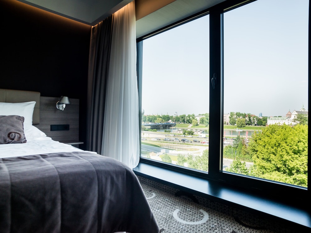 Q Hotel Plus Krakow — Hotel rooms in Krakow, Lesser Poland
