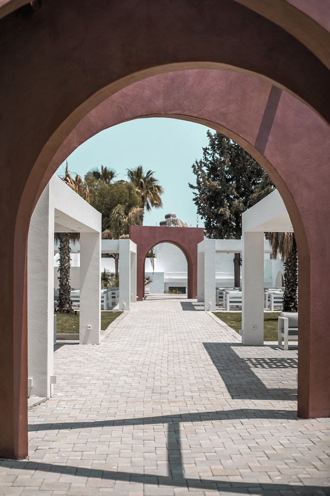 Aiora Aqua Resort — Hotel building in Lardos, South Aegean