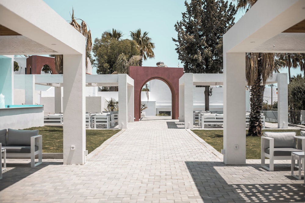 Aiora Aqua Resort — Hotel building in Lardos, South Aegean