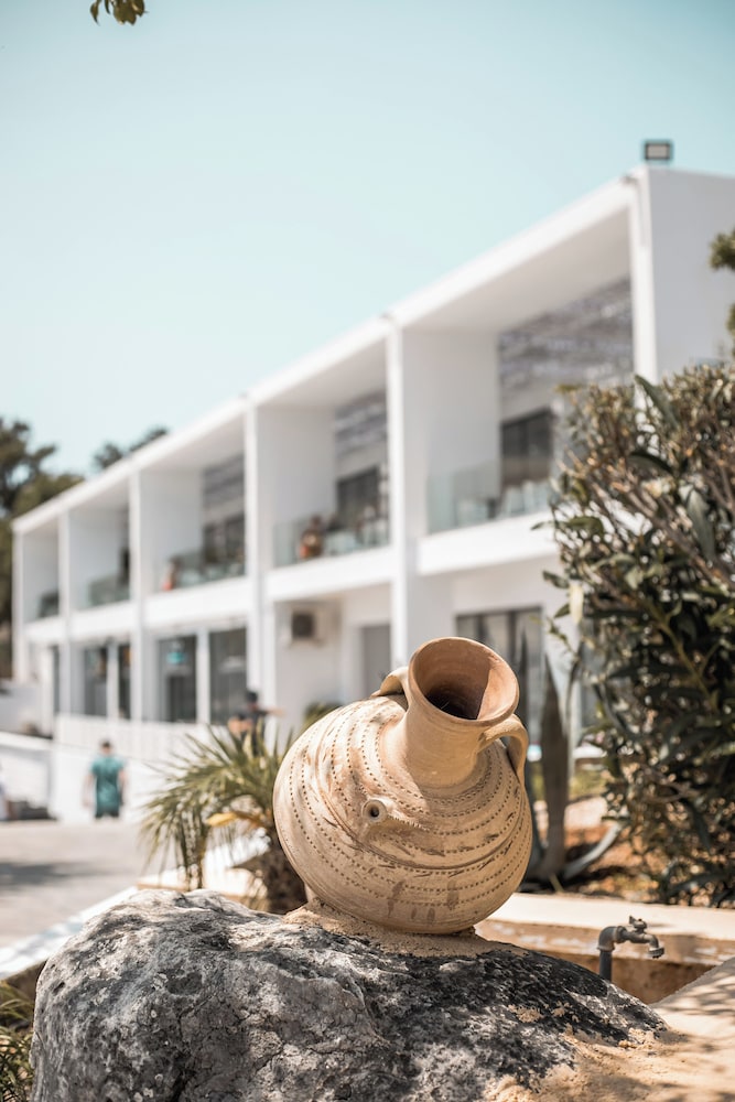 Aiora Aqua Resort — Hotel building in Lardos, South Aegean