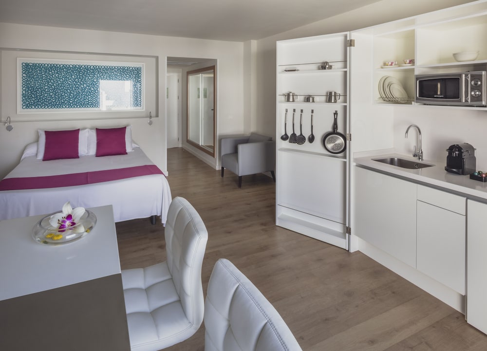 Flamingo Beach Mate — Hotel rooms in Costa Adeje, Canary Islands