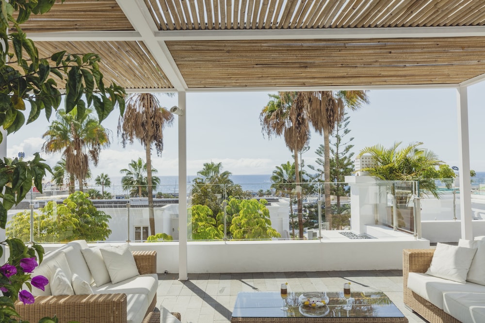 Flamingo Beach Mate — Hotel building in Costa Adeje, Canary Islands