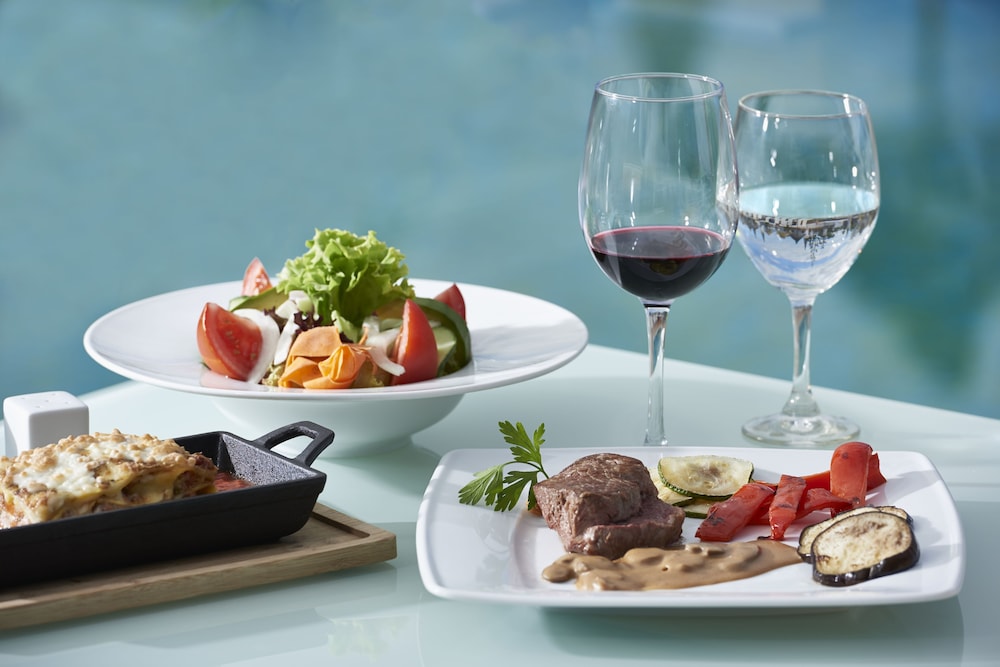 Flamingo Beach Mate — Restaurant & bars in Costa Adeje, Canary Islands