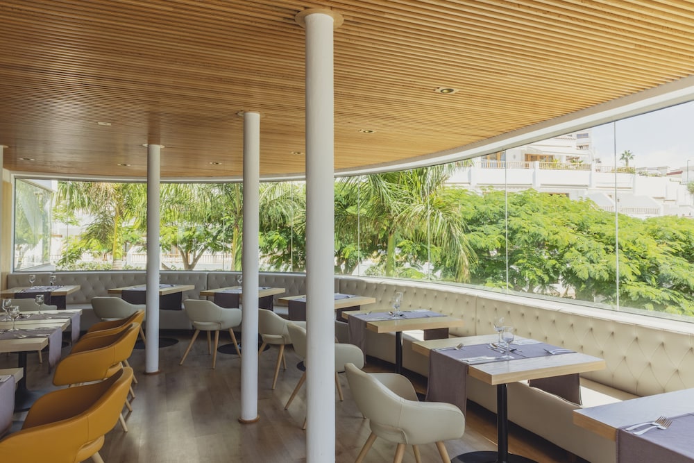 Flamingo Beach Mate — Restaurant & bars in Costa Adeje, Canary Islands