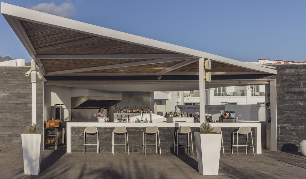 Flamingo Beach Mate — Restaurant & bars in Costa Adeje, Canary Islands