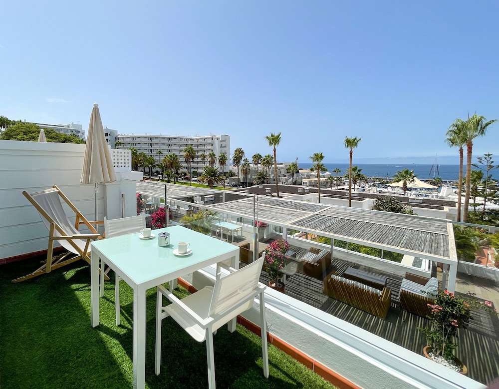 Flamingo Beach Mate — Hotel building in Costa Adeje, Canary Islands
