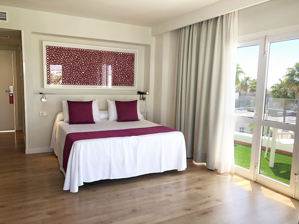 Flamingo Beach Mate — Hotel rooms in Costa Adeje, Canary Islands