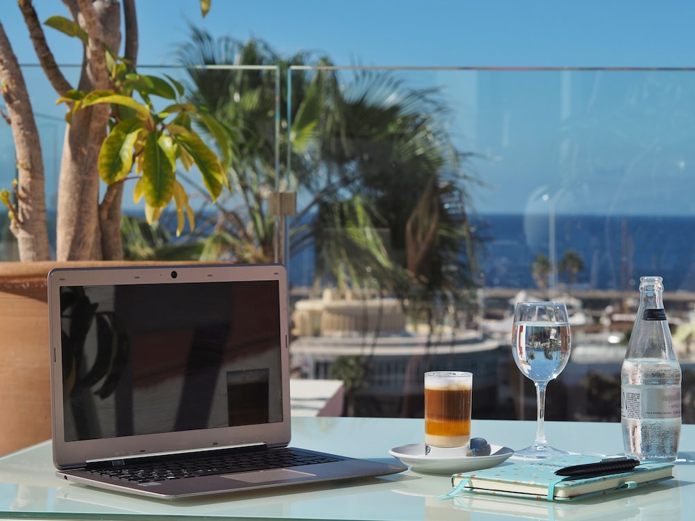 Flamingo Beach Mate — Restaurant & bars in Costa Adeje, Canary Islands