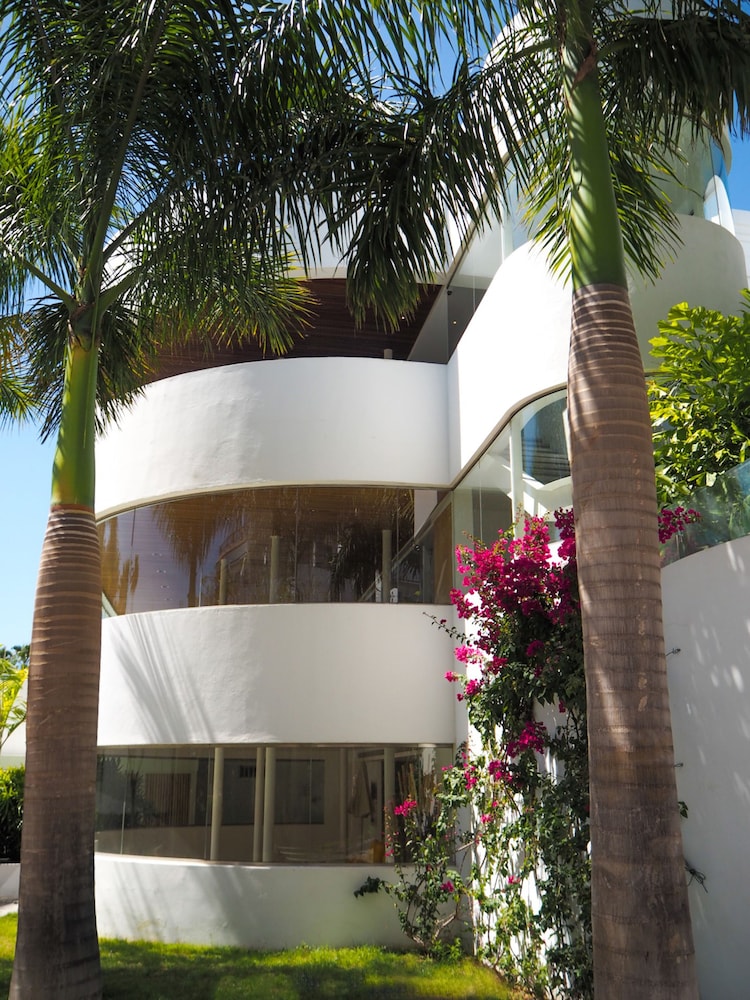 Flamingo Beach Mate — Hotel building in Costa Adeje, Canary Islands