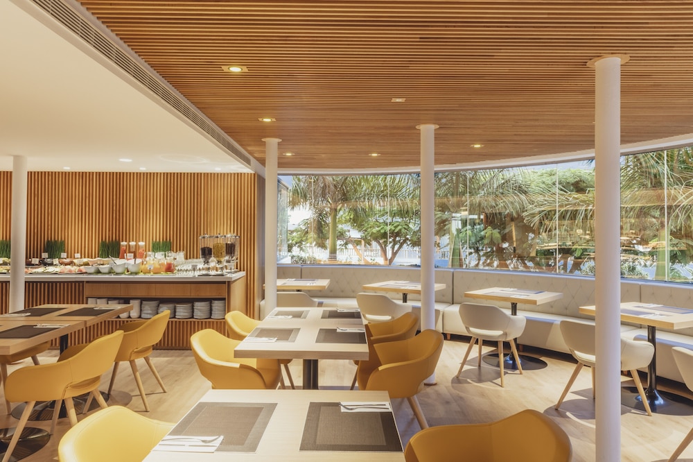 Flamingo Beach Mate — Restaurant & bars in Costa Adeje, Canary Islands