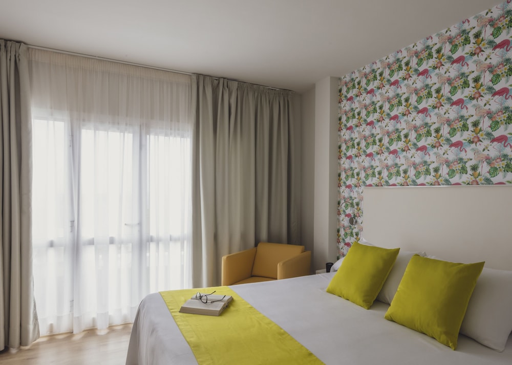 Flamingo Beach Mate — Hotel rooms in Costa Adeje, Canary Islands