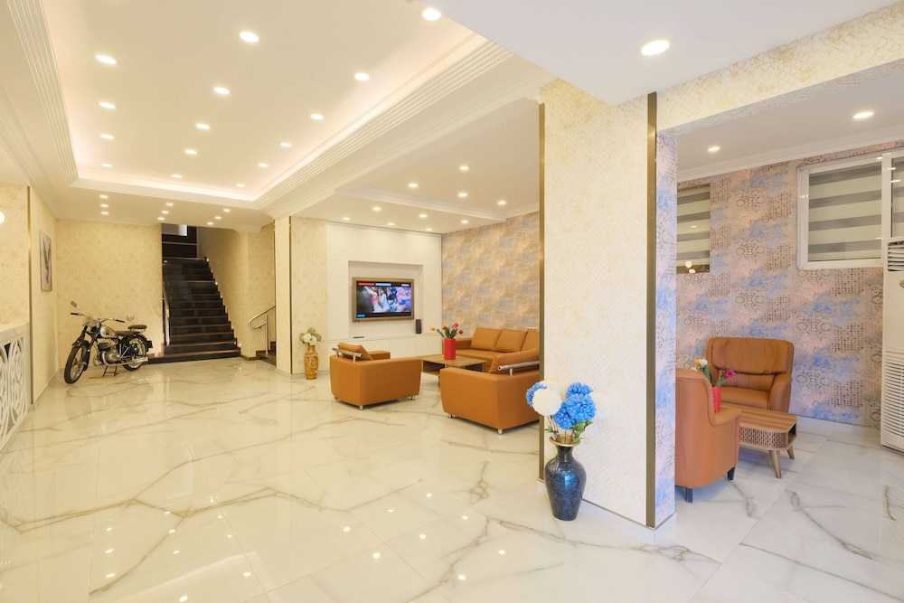 Wien Star Hotel — Hotel building in Alanya